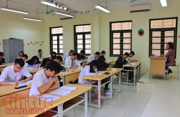 Học sinh sẽ được tư vấn cẩn thận trước khi nộp hồ sơ đăng ký dự thi ảnh 1